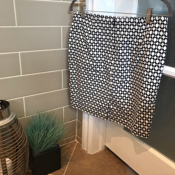 Kenar Geometric Skirt - Picture 2 of 7